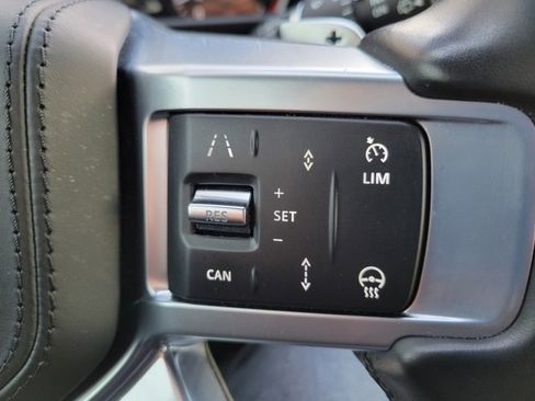 Used 2023 Land Rover Discovery Metropolitan Edition image 32