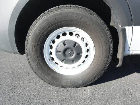 Used 2023 Mercedes-Benz Sprinter 2500 image 19