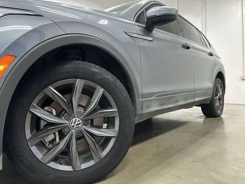 Used 2022 Volkswagen Tiguan SE FWD image 26