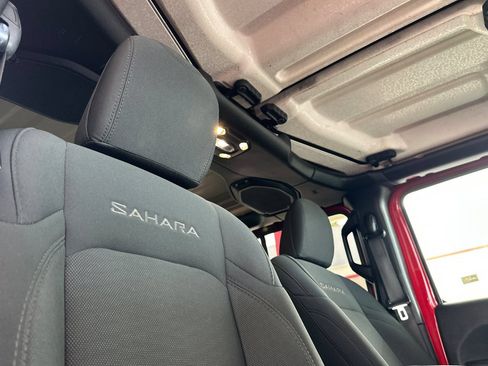 Used 2020 Jeep Wrangler Unlimited Sahara AWD/4WD image 18