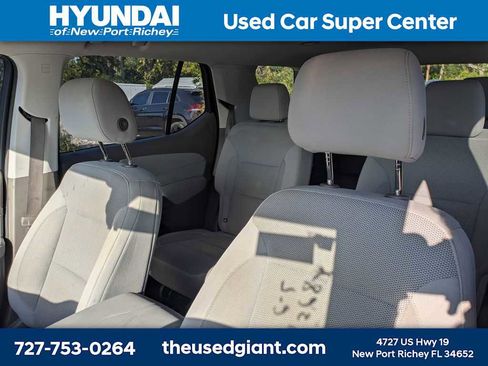 Used 2019 Chevrolet Traverse LT FWD image 3