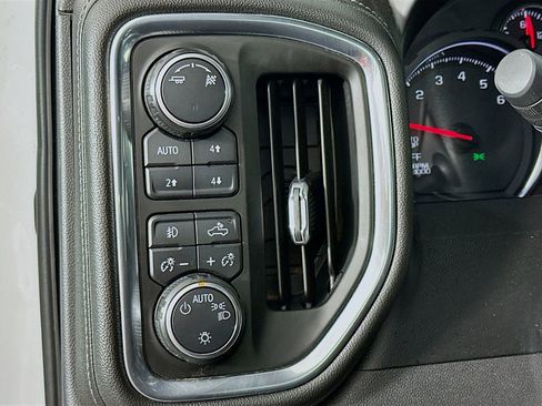 Used 2019 Chevrolet Silverado 1500 LT Trail Boss w/ Convenience Package AWD/4WD image 11