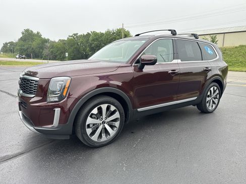 Used 2020 Kia Telluride EX w/ EX Premium Package AWD/4WD image 2
