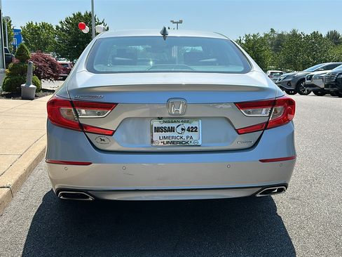 Used 2018 Honda Accord Touring image 6