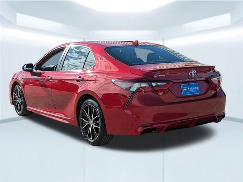 Used 2024 Toyota Camry SE image 4