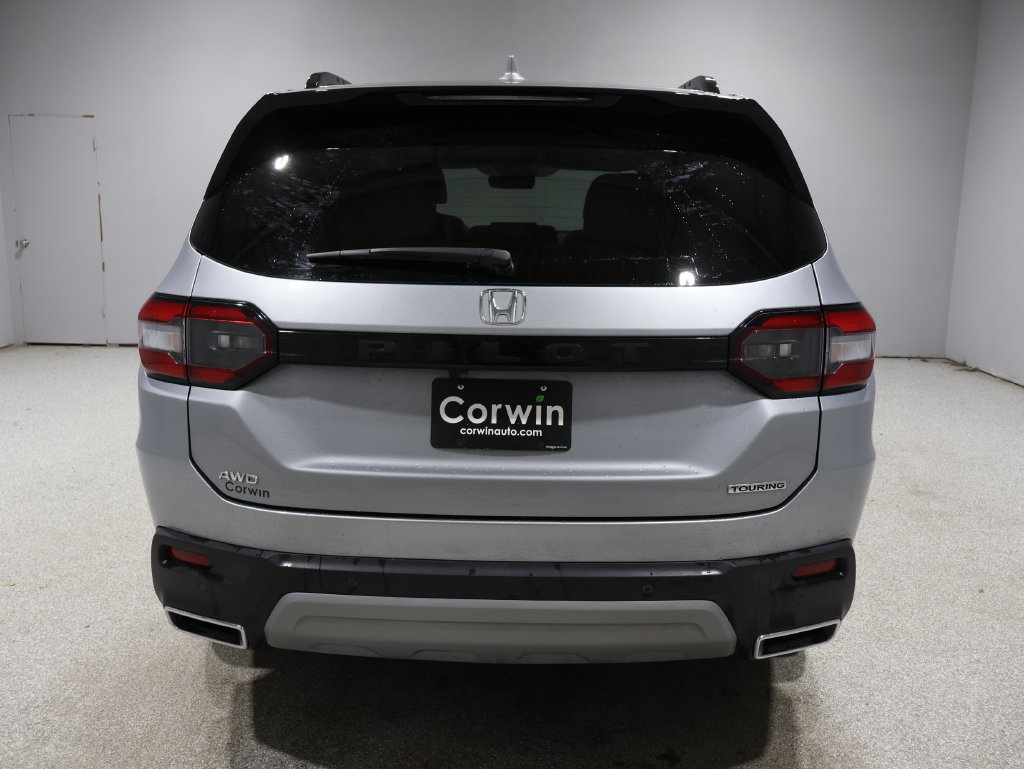 Used 2024 Honda Pilot Touring image 3
