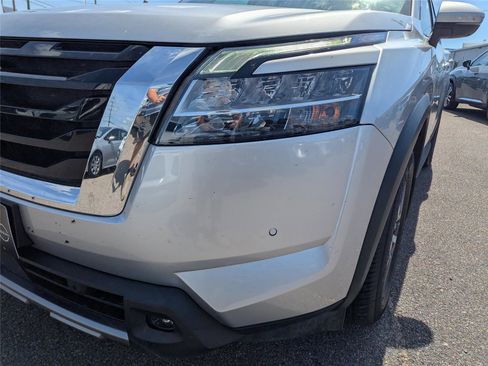 Used 2023 Nissan Pathfinder SL image 9