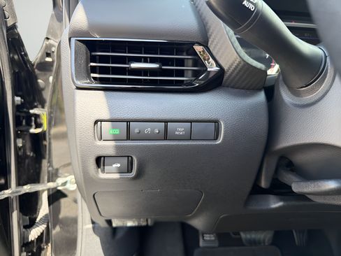 Used 2025 Nissan Sentra SV FWD image 28