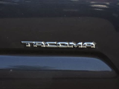 Certified 2023 Toyota Tacoma TRD Off-Road AWD/4WD image 9