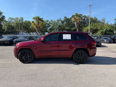 Used 2022 Jeep Grand Cherokee Laredo X RWD image 3