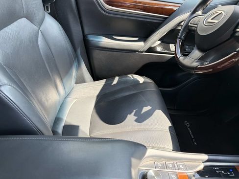 Used 2020 Lexus LX 570 4WD w/ Luxury Package image 11