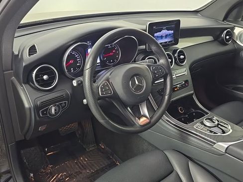 Used 2019 Mercedes-Benz GLC 300 4MATIC image 4