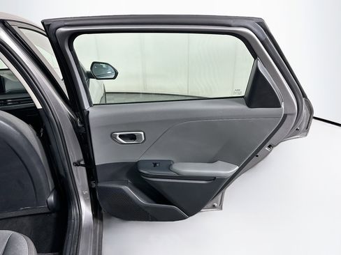Used 2025 Kia K4 LXS image 28