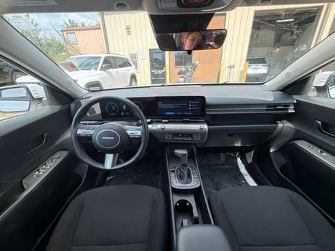 Certified 2025 Hyundai Kona SEL AWD/4WD image 15
