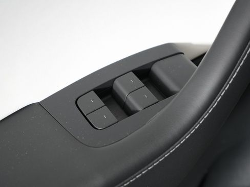 Used 2022 Tesla Model Y Performance image 16