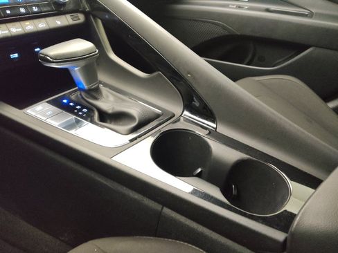 Used 2025 Hyundai Elantra SEL FWD image 26