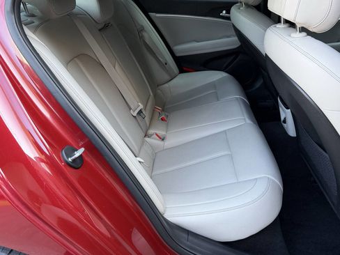 Used 2023 Genesis G70 2.0T image 19