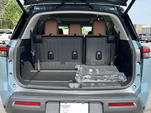 New 2026 Nissan Pathfinder Platinum AWD/4WD image 13