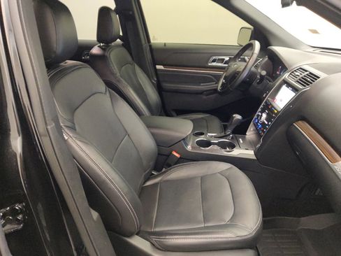 Used 2019 Ford Explorer Limited w/ Ford Safe & Smart Package FWD image 21