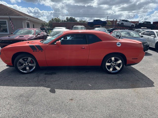 Used 2010 Dodge Challenger R/T RWD image 2