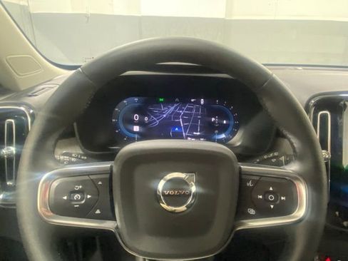 Used 2025 Volvo XC40 B5 Core image 15