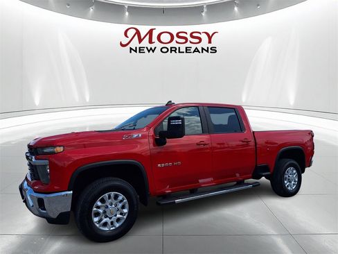 Used 2024 Chevrolet Silverado 2500 LT image 1