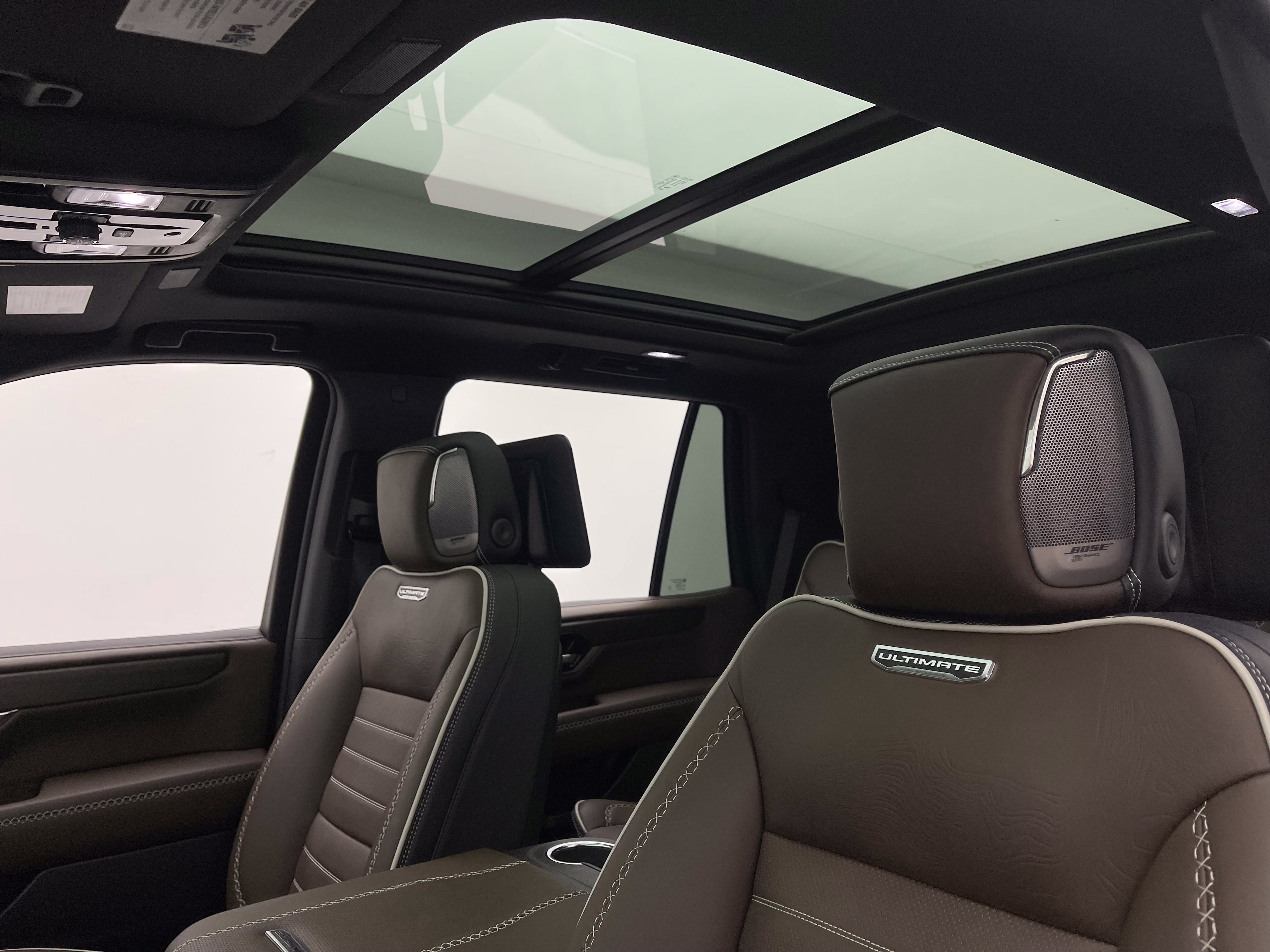 Used 2026 GMC Yukon Denali Ultimate w/ LPO, Floor Liner Package AWD/4WD image 4