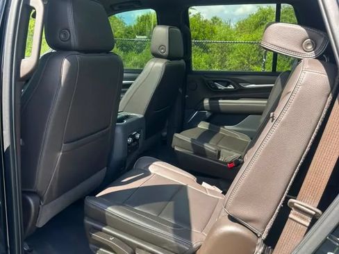 Used 2021 GMC Yukon Denali w/ Denali Premium Package AWD/4WD image 13