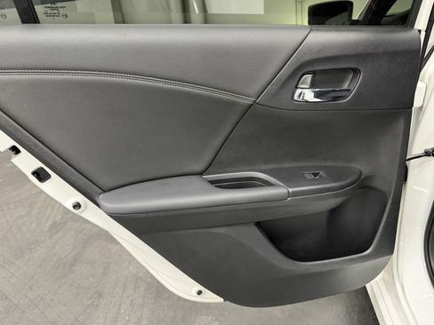 Used 2017 Honda Accord Sport image 33