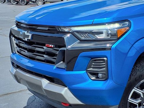 Used 2023 Chevrolet Colorado Z71 w/ Z71 Convenience Package 2 AWD/4WD image 3