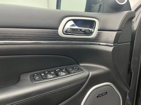 Used 2018 Jeep Grand Cherokee Summit w/ Platinum Series Group image 18