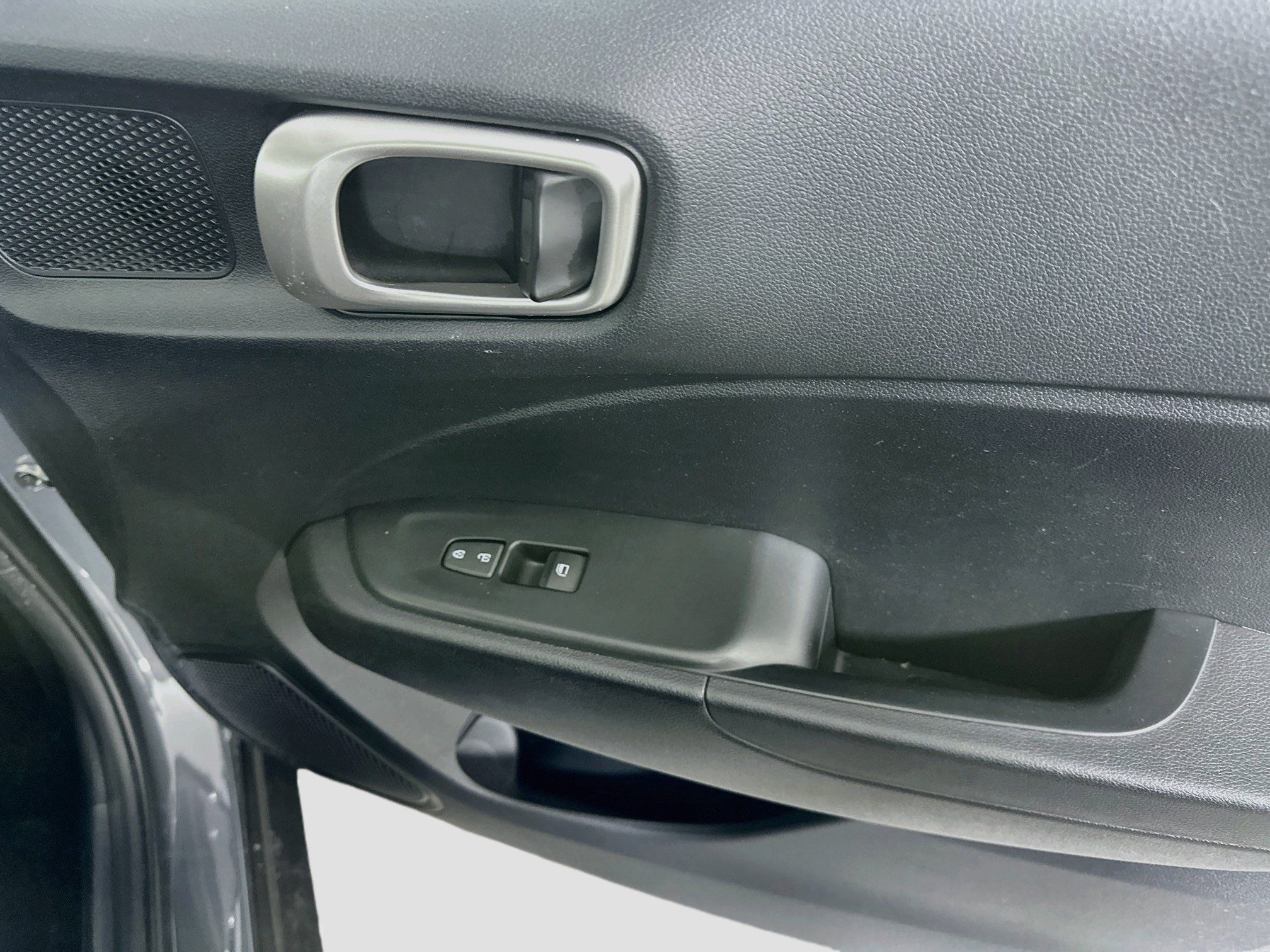 Used 2025 Hyundai Venue SEL FWD image 30