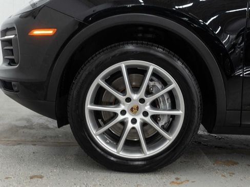 Used 2023 Porsche Cayenne AWD/4WD image 33