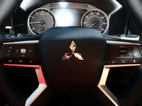 New 2026 Mitsubishi Outlander Trail Edition image 15