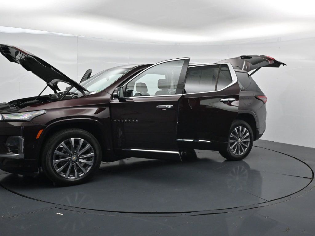 Used 2023 Chevrolet Traverse Premier FWD image 39