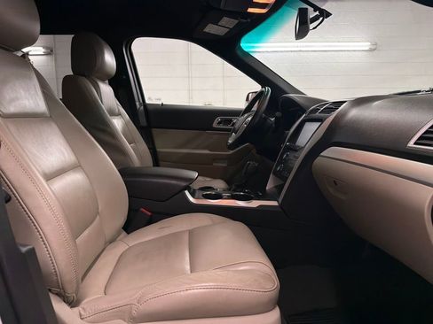 Used 2015 Ford Explorer XLT w/ Equipment Group 202A image 25