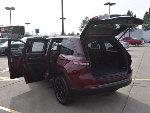 New 2026 Jeep Grand Cherokee Altitude AWD/4WD image 16
