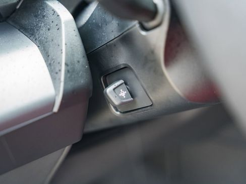 Used 2025 BMW 530i xDrive w/ Premium Package image 34