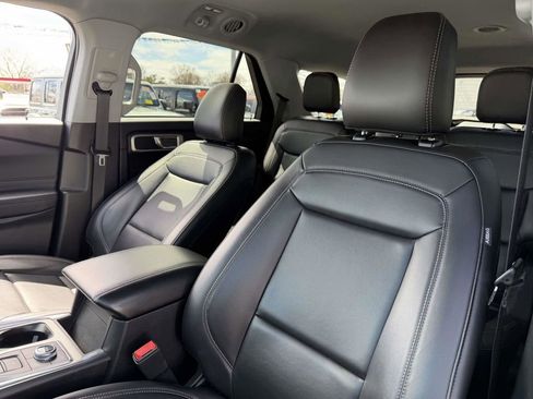 Used 2023 Ford Explorer XLT w/ Equipment Group 202A AWD/4WD image 17