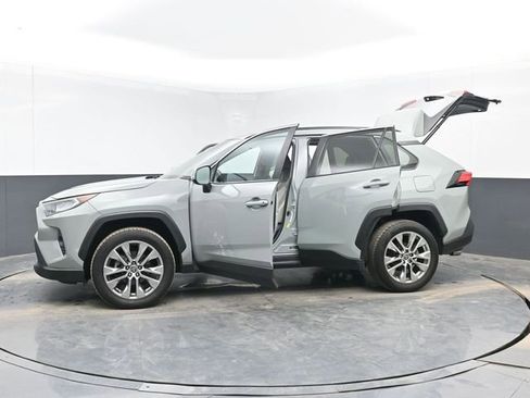 Used 2021 Toyota RAV4 XLE Premium image 53