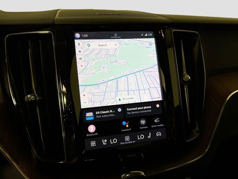 Certified 2023 Volvo XC60 B5 Plus AWD/4WD image 13