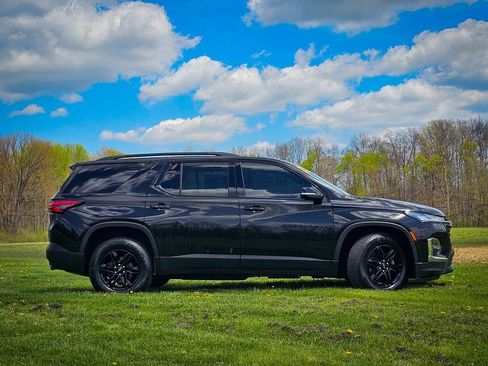 Used 2022 Chevrolet Traverse LT w/ Midnight/Sport Edition AWD/4WD image 2