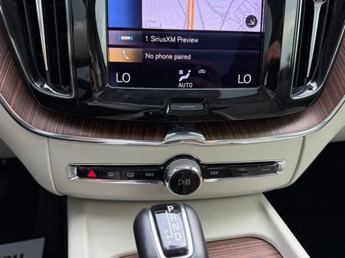 Used 2021 Volvo XC60 T5 Momentum FWD image 21