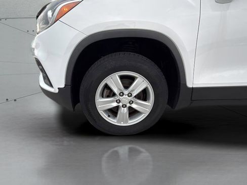 Used 2018 Chevrolet Trax LT w/ LT Convenience Package AWD/4WD image 27