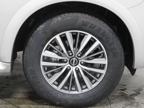 Used 2024 Nissan Armada SL image 12