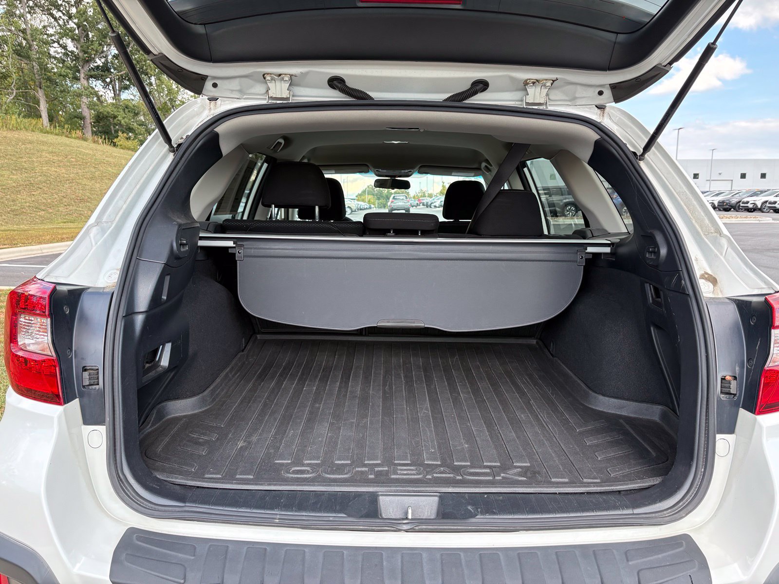 Used 2018 Subaru Outback 2.5i Premium AWD/4WD image 12