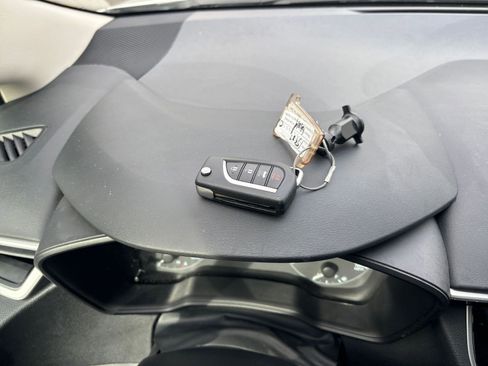 Used 2025 Toyota Corolla LE image 21