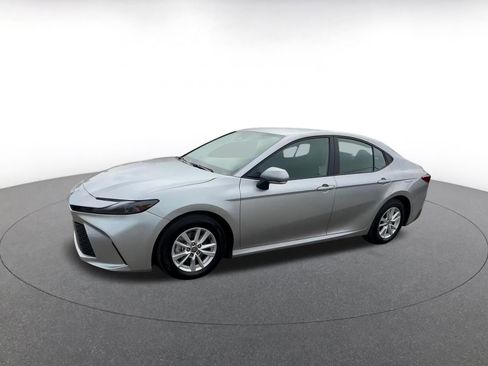 Used 2025 Toyota Camry LE image 8