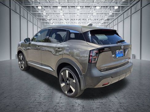Used 2025 Nissan Kicks SR AWD/4WD image 3