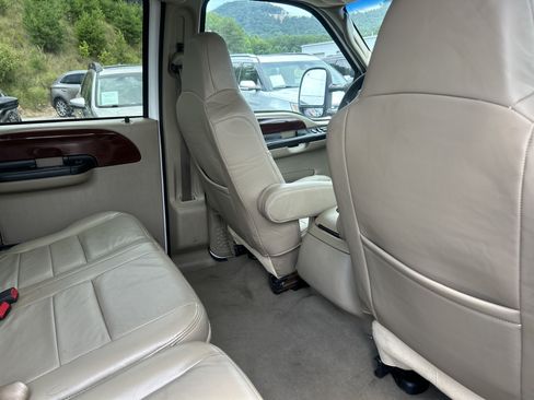 Used 2005 Ford F250 Lariat RWD image 46